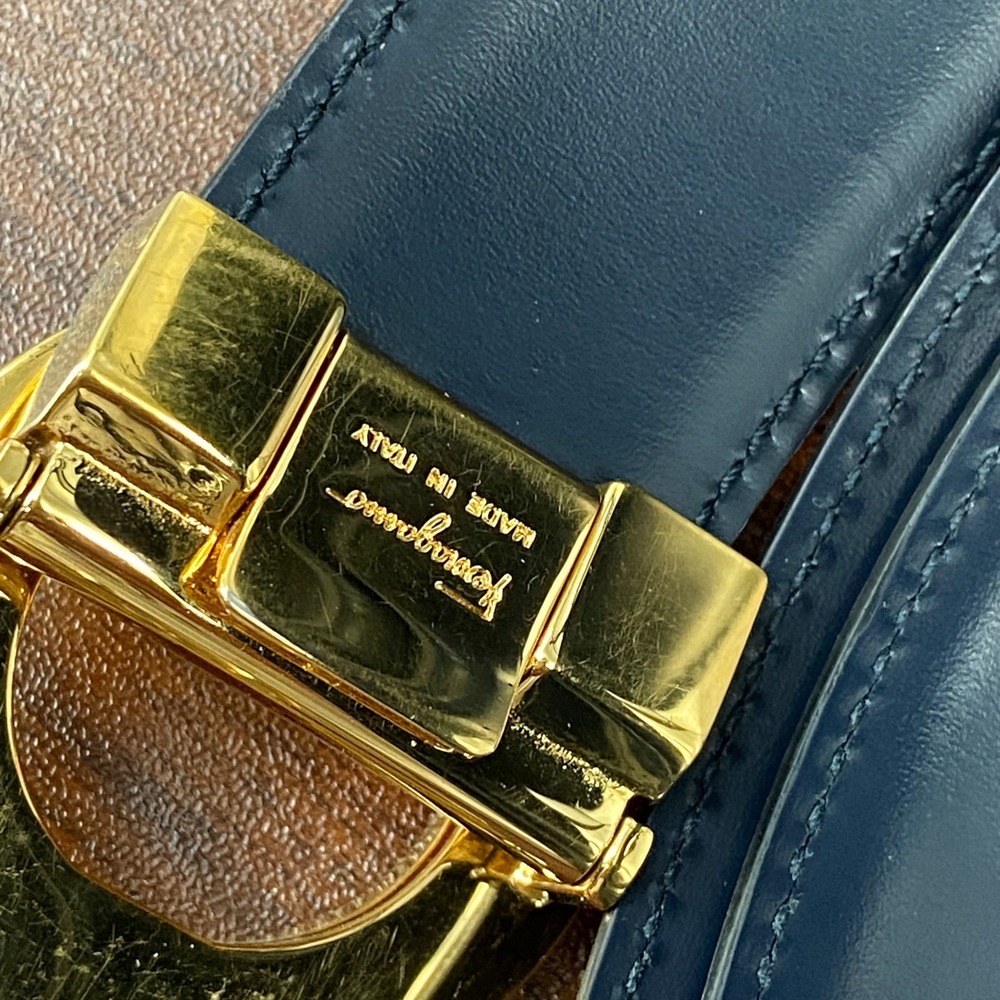 Salvatore Ferragamo Gancini Belt Mens 33 Black Calfskin Gold Tone Buckle 5 Hole - Picture 6 of 14
